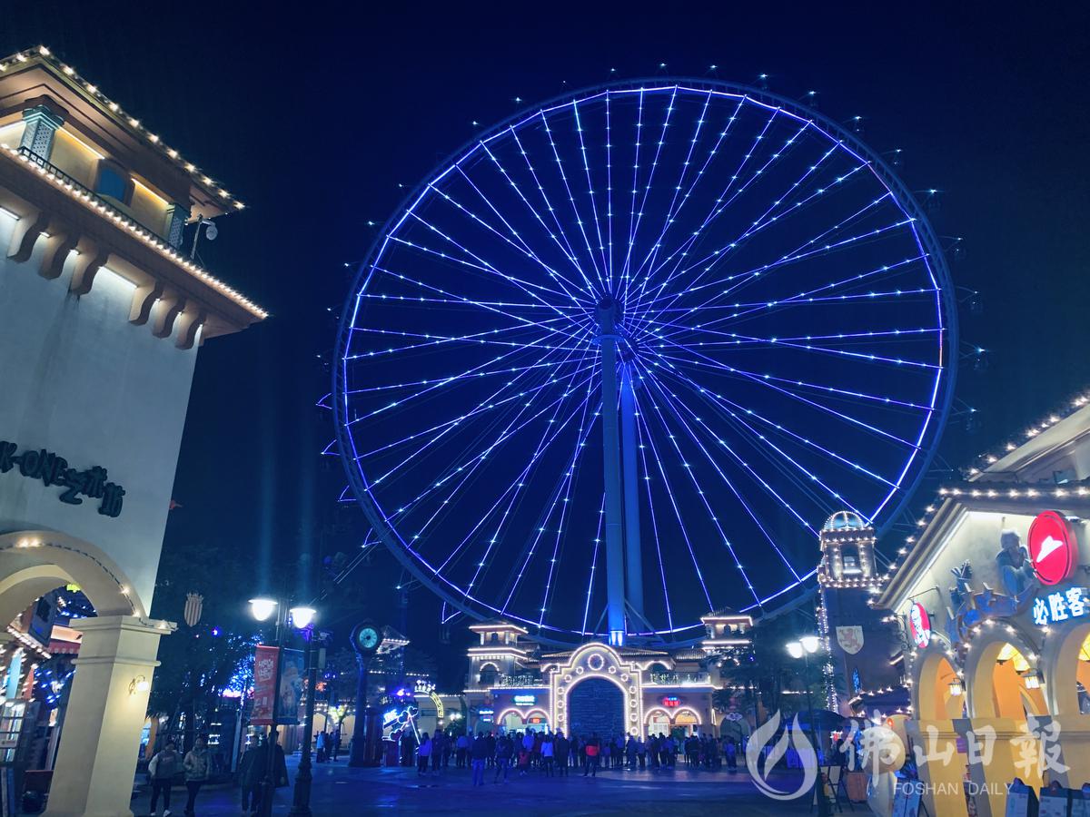 位于顺德中心城区的顺德华侨城·欢乐海岸plus,这里的夜景在绚烂的