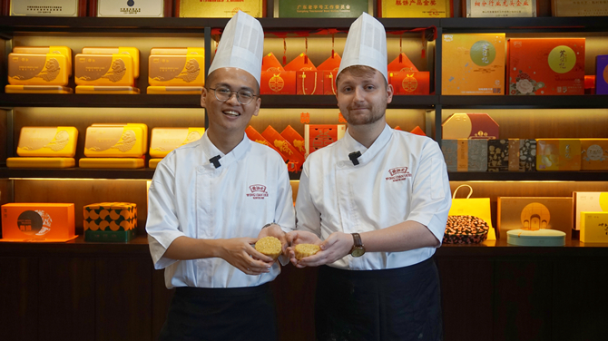 New fashion created with century-old &quot;five-nut&quot; mooncakes in Foshan