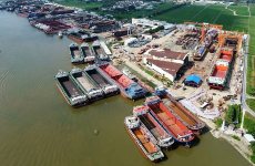 The first group of LNG power driven vessels in Foshan is out