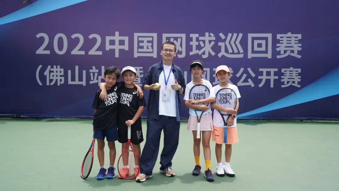 Tennis kids starstruck at CTA 500 (Foshan)