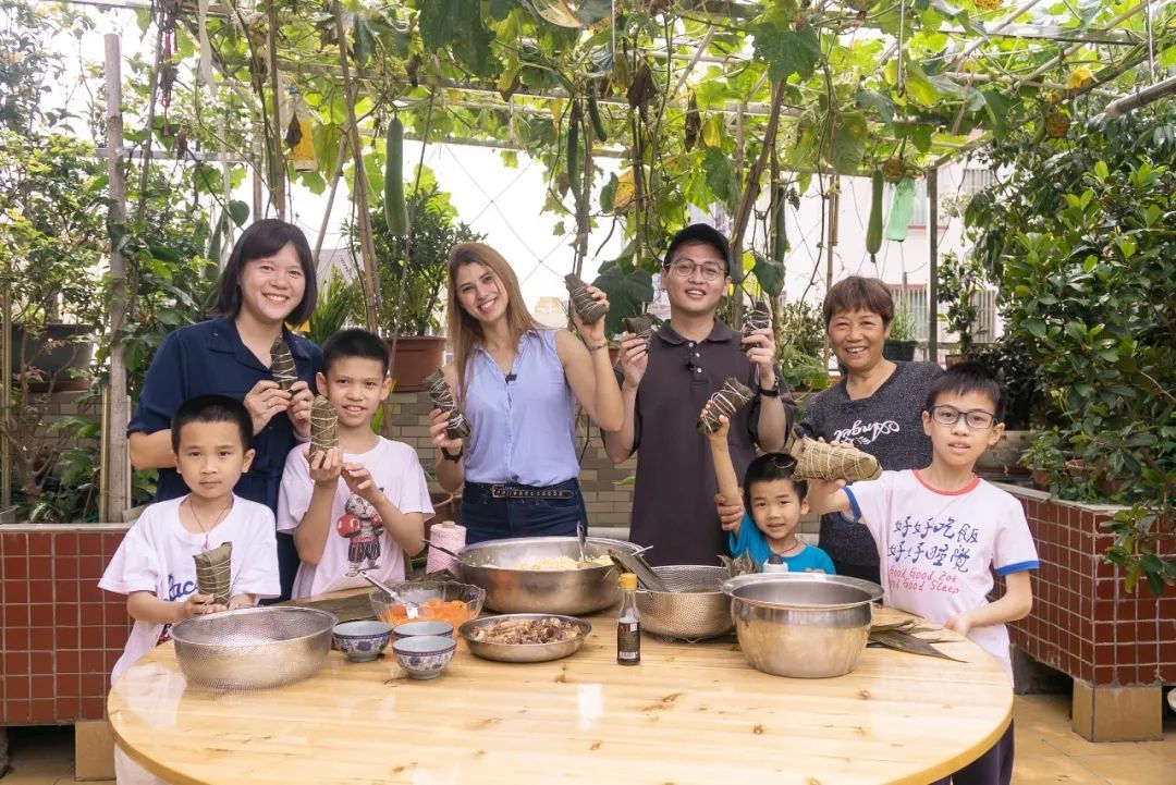 Farah: first try at making zongzi with a local Foshan family