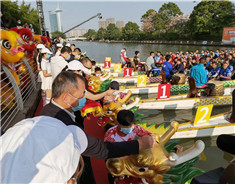 Lively dragon boat race lights up Shunde this winter