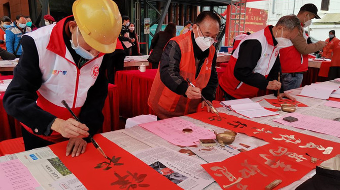 Calligraphists grace new year with brushes in Foshan