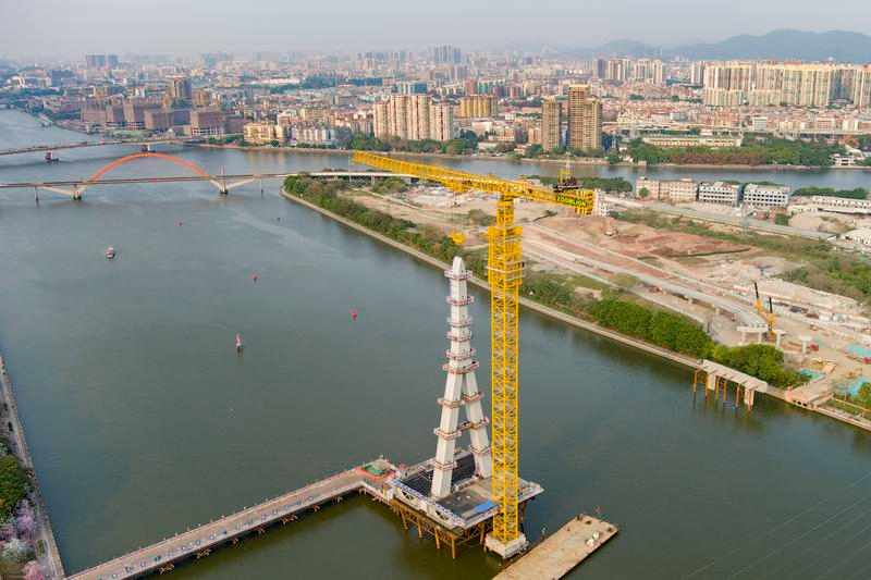 Main tower of the Guangfo Bridge successfully topped out and scheduled to open in 2024