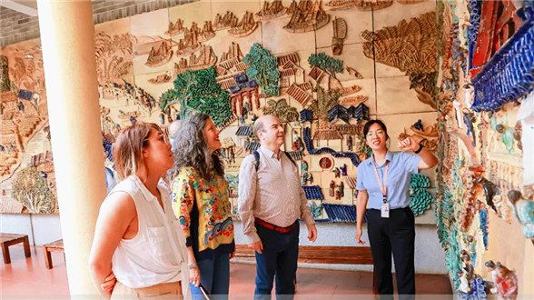 Meet Intangible Cultural Heritage: Overseas friends experience Foshan&#39;s wonderful culture