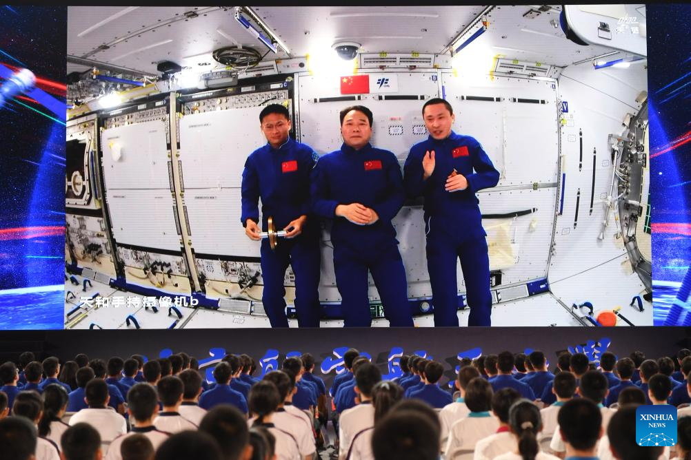 Chinese astronauts deliver lecture from space station