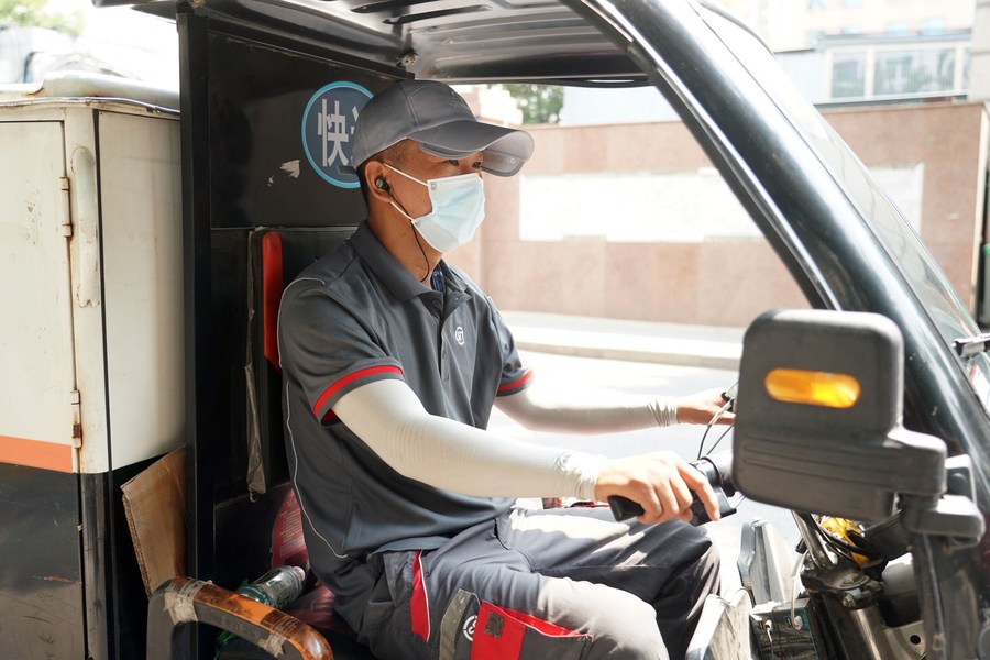 China&#39;s express delivery sector reports rapid expansion in first eight months