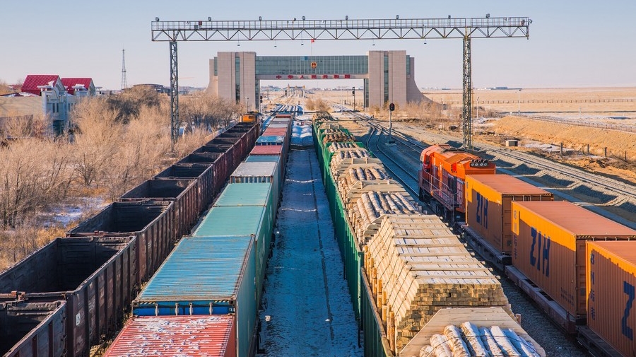 China land port handles over 2,500 China-Europe freight train trips